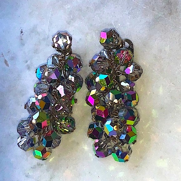 LAGUNA EARRINGS CLIP DANGLES 2 1/4IN VINTAGE SMOKE AURORA BOREALIS CRYSTAL CLUST - Picture 7 of 9